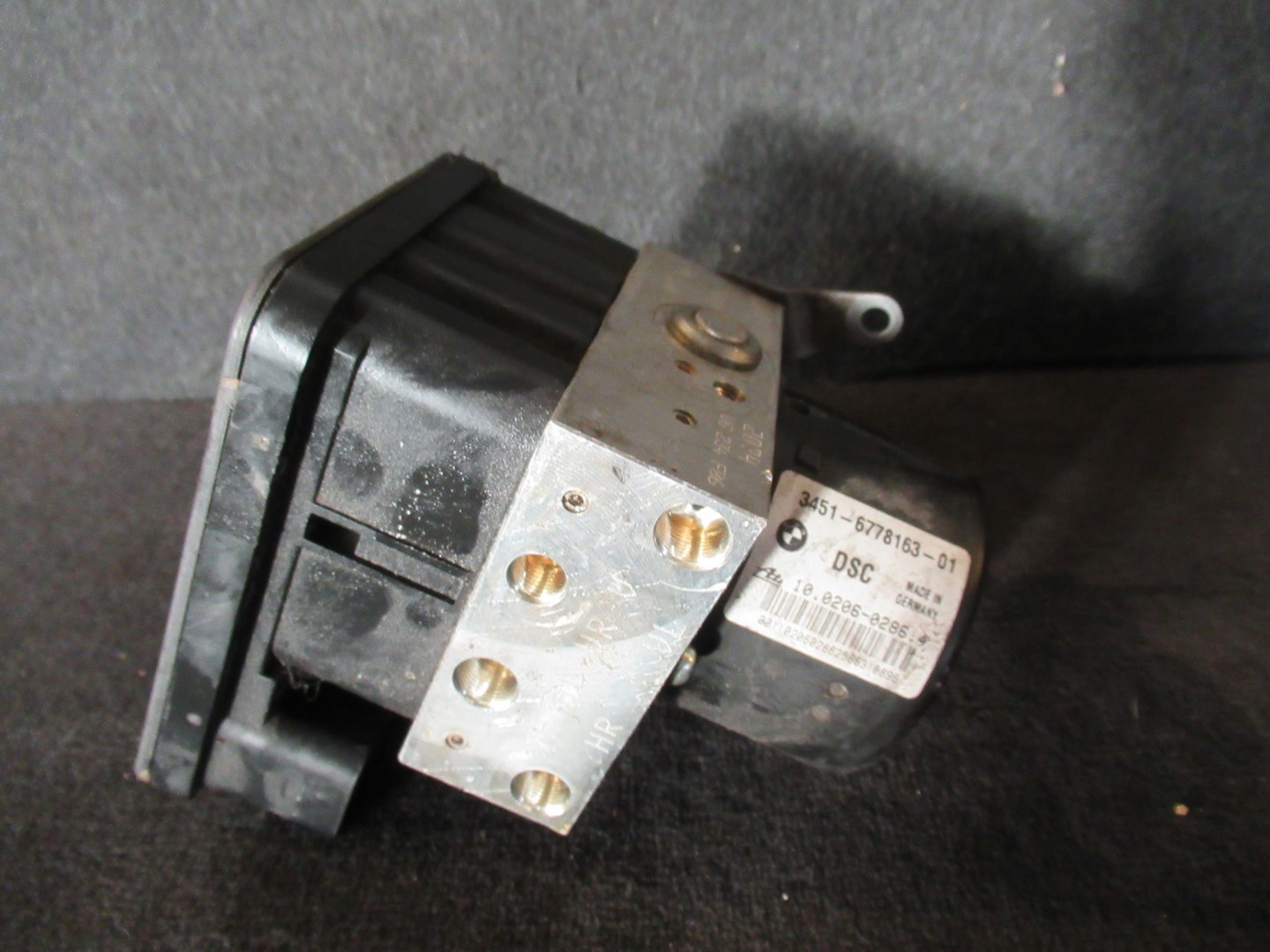 bloc ABS de BMW 118d e87 phase 1 Deutsch Car 27