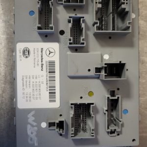 Boite a fusible Mercedes w205 ref a2229006007