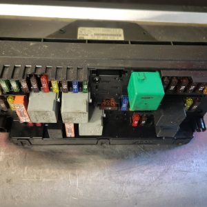 Boite a fusible Mercedes ref a2049000800