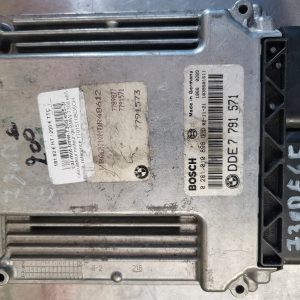 0281010898 / 7791571 calculateur moteur bmw 730d e65