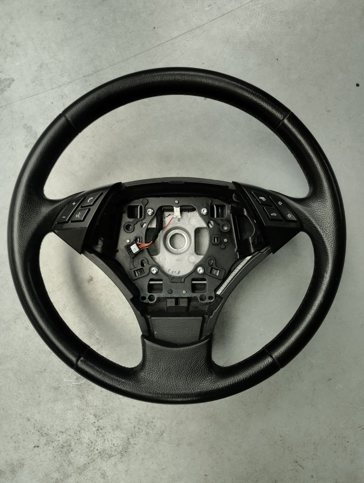 Volant BMW Série 5 E60/E61 – Pièce D'occasion – Référence 6078894 – Fonctionnel, Usure Superficielle