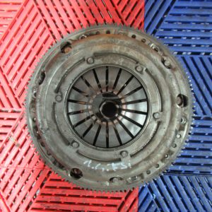 volant moteur et embrayage de audi a1 1l4 tsi